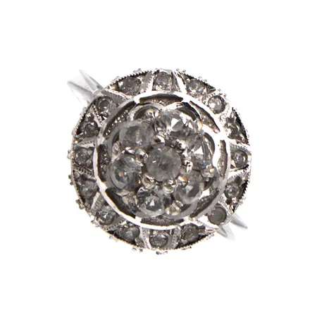 Kivisormus, kivissä kulumaa, koko 17¼, 750br valkokulta,   Paino: 4,7 g