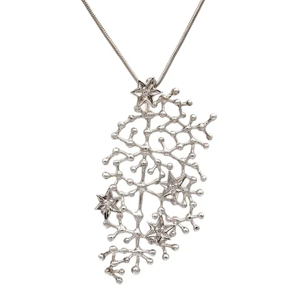 Kivikaulakoru, Tähtitaivas, ketjun pituus 47cm, riipuksen korkeus 43mm, design Tapio Wirkkala, ketjussa pieniä käytön jälkiä, 925br, Paino: 10,6 g