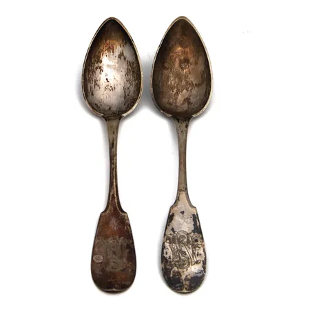 Kaksi jälkiruokalusikkaa, Helsinki, vääntymiä, kaiverrettu, pituus 133mm, 813,  Paino: 29,5 g