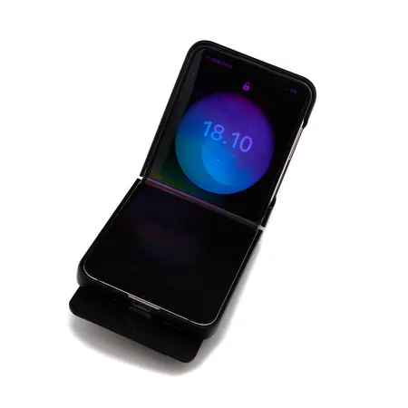 Matkapuhelin Samsung Galaxy Z flip 5 256GB, käytön jälkeä, laturi 