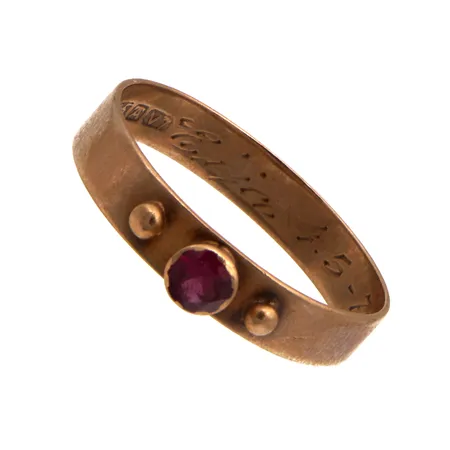 Kivisormus, kaiverrettu, koko 18, 585br, Paino: 1,6 g