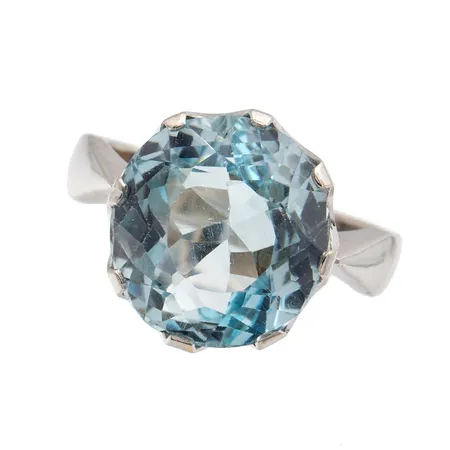 Kivisormus, koko 17½, leveys 3-14mm, tekijänleima RVM (Reino Valkeinen), vuodelta 1996, 750br valkokultaa, Paino: 6,5 g