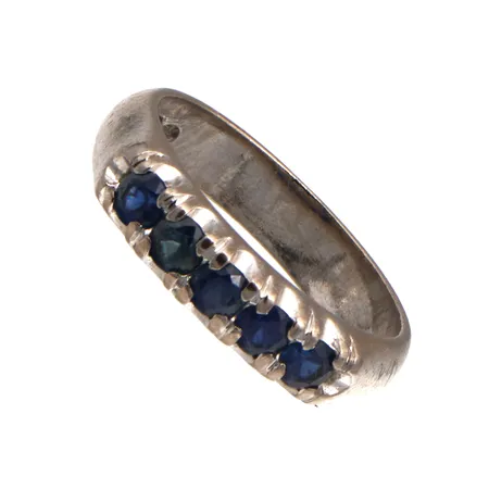 Kivisormus, Kultajousi Oy, koko 17, 750br valkokulta,  Paino: 5,8 g