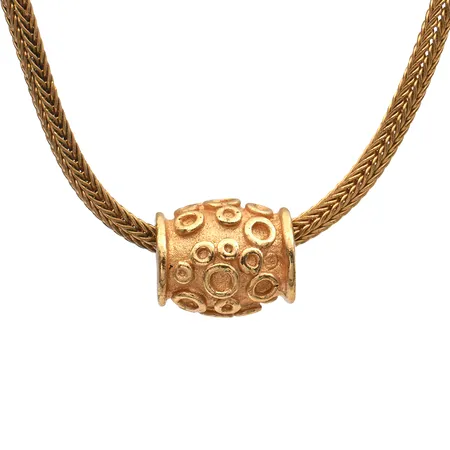 Kaulakoru, Kalevala, ketjun pituus 44,5cm, helan mitat 12x14mm, ketjussa käytön jälkiä, kullattua pronssia.