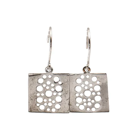 Korvakorut, Pitsi, korkeus 31mm, design Liisa Vitali, 925, Paino: 2 g