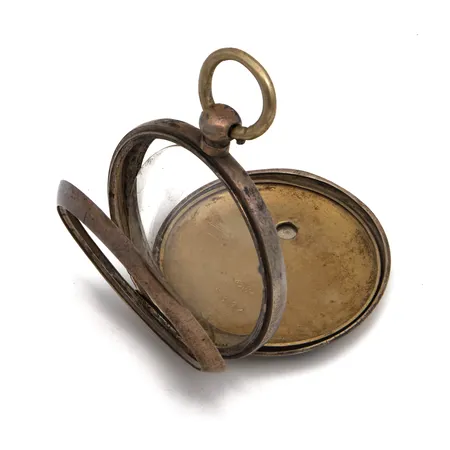 Viallinen hopeinen taskukellon runko, välikuori metallia, 800br,  Paino: 31,3 g