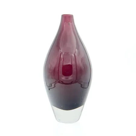 Maljakko Kumela, korkeus 15cm, design Sirkka-Liisa Kumela, tumman lila, takana naarmuja.