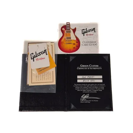 Sähkökitara Gibson, Joe Perry Signature Boneyard Les Paul, sarjanumero Bone451, Burstbucker #2 & #3 mikit, otelautamerkit helmiäistä, kuitti ja Gibsonin kova boneyard kantolaukku, Paino: 0 g Ei lähetetä