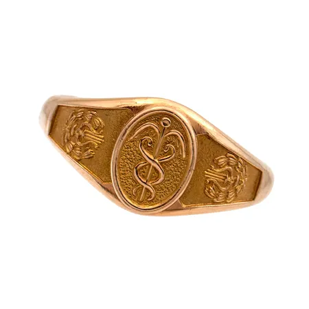 Ammattisormus, koko 19, leveys 3-10mm, tekijänleima AR (A. Rantanen), vuodelta 1967, 585, Paino: 5,2 g