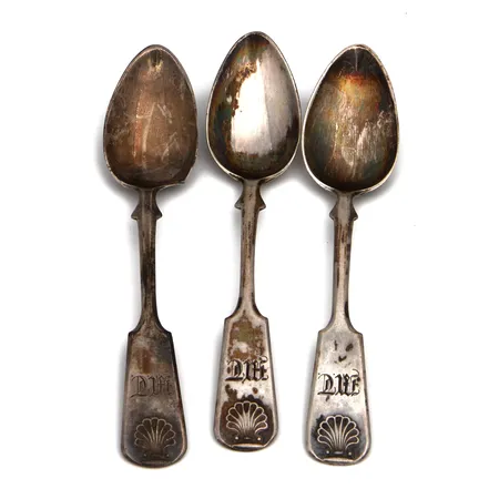 Kolme kahvilusikkaa, Musla, kaiverrettu, pituus 113mm, 813,  Paino: 33 g