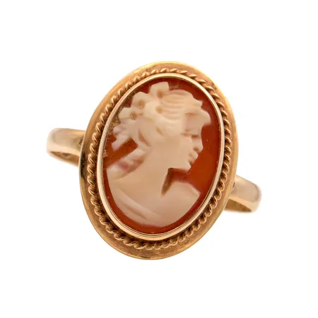 Camee-sormus, koko 19, kaiverrettu, tekijänleima Kevätlahti Pentti Ky, pieniä käytön jälkiä, 585br, Paino: 2,8 g