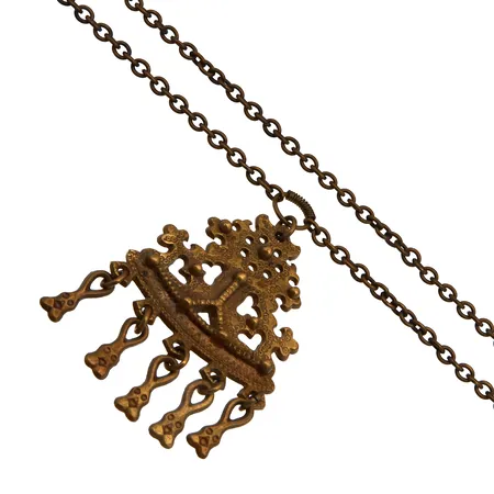 Kaulakoru, Kalevala Koru, Karkun riipus, riipuksen korkeus 95mm, ketjun pituus 66cm, pronssia Paino: 0 g