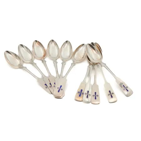 11 kahvilusikkaa emaloinnilla, kaiverrettuja, pituus 12,5cm, 813br, Paino: 148,1 g