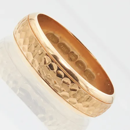 Kuvioitu sormus, koko 19, 750,  Paino: 6,9 g