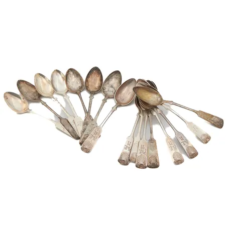 16 kahvilusikkaa, Musla, kaiverrettuja, pituus 12,5-13,5cm, 813, Paino: 180,3 g