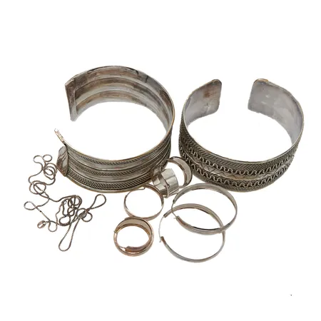 Viallisia hopeakoruja, 925, Paino: 81,8 g