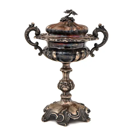 Kannellinen tarjoiluastia, useita painaumia, vääntymiä ja korjaus jälkiä, korkeus n. 33cm, vuodelta 1861, ruotsin leimat, 800, Paino: 686 g