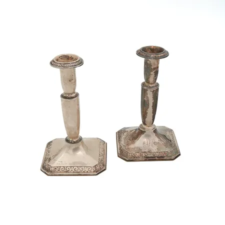 Kaksi kynttilänjalkaa, kaiverrettu, korkeus 14cm, 813br,  Paino: 299,7 g