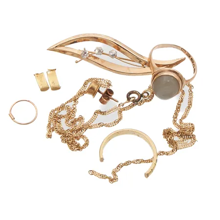 Viallisia kultakoruja, ketjun lukko metallia, 585br,  Paino: 11,4 g