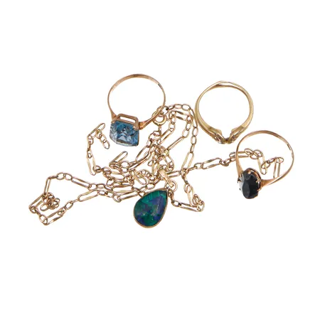 Kultakoruja, osa viallisia, 585br, Paino: 11,5 g