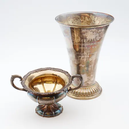 Kaksi palkintopokaalia, kaiverrettu, 813,  Paino: 467,5 g