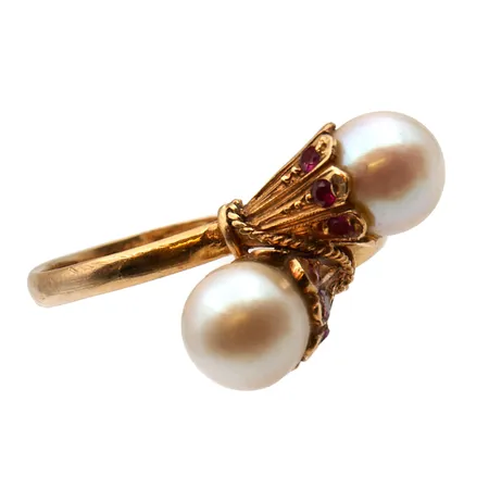 Helmisormus punaisilla kivillä, koko 18¼, 750br, Paino: 3,6 g