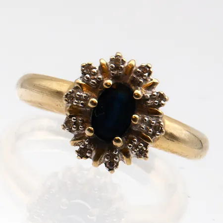 Diana-sormus safiirilla ja timanteilla, koko 6mmX4mm ja 10xn.0.005ct, koko 17¾, 585br, Paino: 4 g