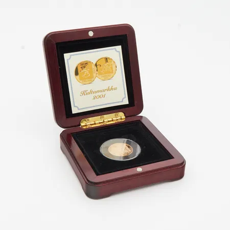 Kultaraha Viimeinen markka, Suomi, vuodelta 2001, numero 54243, todistus, puulaatikko, 750, Paino: 8,6 g