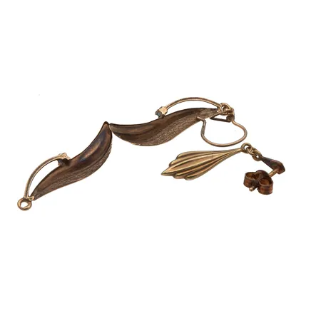 Viallisia ja parittomia kivikorvakoruja, 585br, Paino: 1,7 g