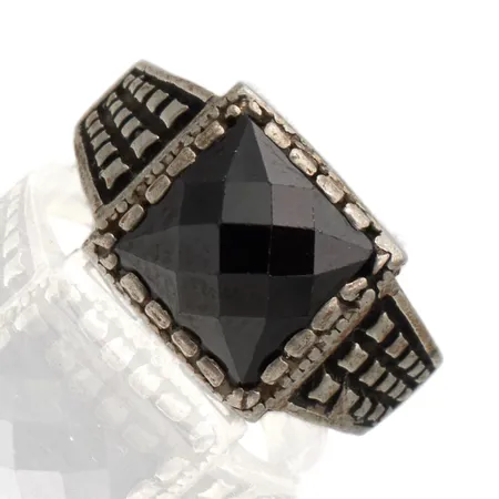 Kivisormus, koko 16½, leimaamaton, 925br, Paino: 3,3 g