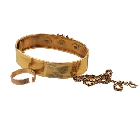 Viallisia ja kaiverrettuja koruja, 750br, Paino: 24,8 g