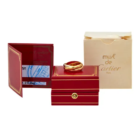 Sormus, Cartier Trinity, koko 18, yksittäisen sormuksen halkjaisija 18,7mm, leimattu koko 53, leveys 3,4mm, mukana alkuperäiset laatikot, Cartierin leimaama aitoustodistus vuodelta 2001, 750, Paino: 8,3 g
