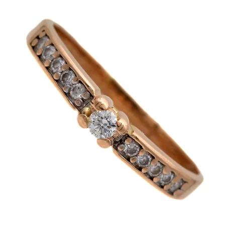 Timanttisormus 1xn.0.04ct ja 10xn.0.01ct, kaiverrettu, koko 16½, nimileima BCK Malmin Korupaja Oy, 585,  Paino: 1,5 g