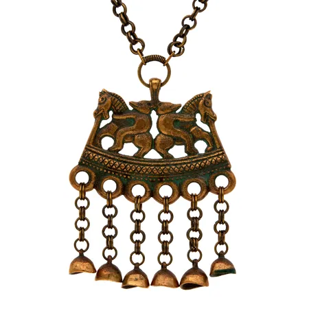 Kaulakoru Kalevala, Kaksi Ratsastajaa, riipuksen korkeus 100mm, ketjun pituus 60cm, design Germund Paaer, pronssia