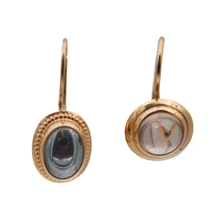 Viallisia kivikorvakoruja, 585br, Paino: 1,5 g