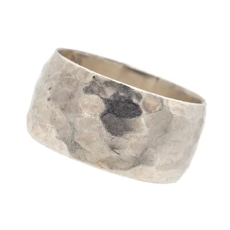 Sormus, koko 17¼, leveys 9,6mm, käytön jälkiä, 925 Paino: 6,1 g