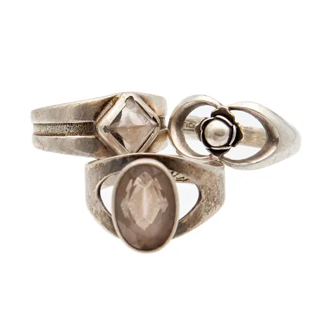 Kolme viallista sormusta, osa kaiverrettuja, 813-916br, Paino: 10,5 g