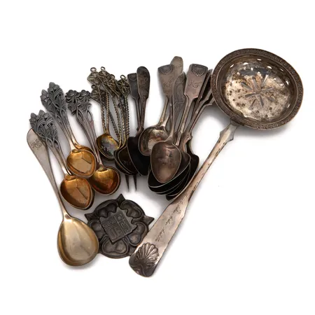 Hopea aterimia ja ansiomerkki, kaiverrettuja, 813-830,  Paino: 438,8 g