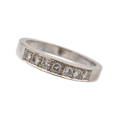 Timanttisormus 7xn0.03-0.04ct, koko 16, 750br valkokultaa, Paino: 3,9 g