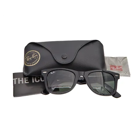 Aurinkolasit, Ray-Ban Wayfarer, RB2140, 50/22, pientä käytön jälkeä,  kotelo ja mikrokuituliina