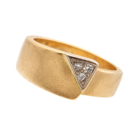 Timanttisormus 3xn.0.02-0.04ct, koko 19¼, Suomen Timanttikorutehdas Oy, vuodelta 1989, 750br, Paino: 13,5 g