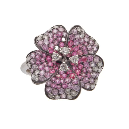 Kivisormus timanteilla, 4xn.0.03ct 25xn.0.01ct, koko 17, muutama kivi irronnut, 750br valkokulta, Paino: 3,9 g