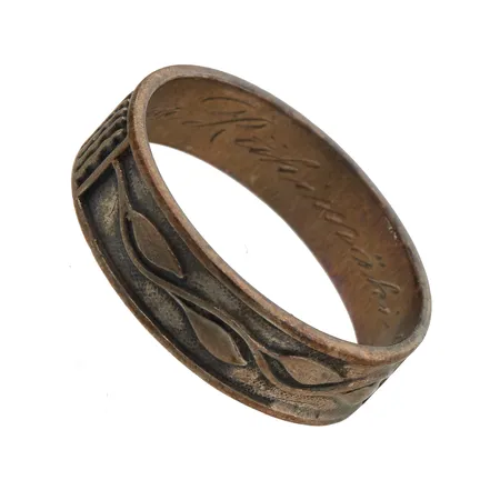 Kuvioitu sormus, kaiverrettu, koko 19½, 813h,  Paino: 3,3 g