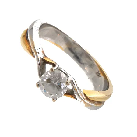 Kivisormus, koko 17¼, 585br valko- ja keltakulta,  Paino: 4 g