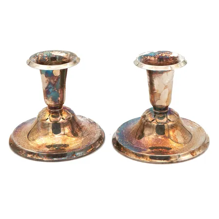 Kaksi kynttilänjalkaa, kaiverrettu, korkeus 71mm, 830br,  Paino: 151,4 g