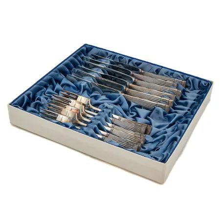 Kuusi haarukkaa ja veistä, Tähkä, pituudet 160mm ja 190mm, tekijänleima AT, laatikko, 830br,  Paino: 501,8 g