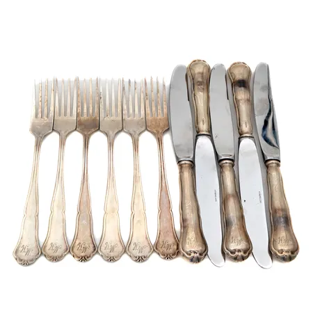 Kuusi haarukkaa ja viisi veistä, kaiverrettu, Chippendale, pituudet 178mm ja 206mm, 830br, Paino: 523,2 g