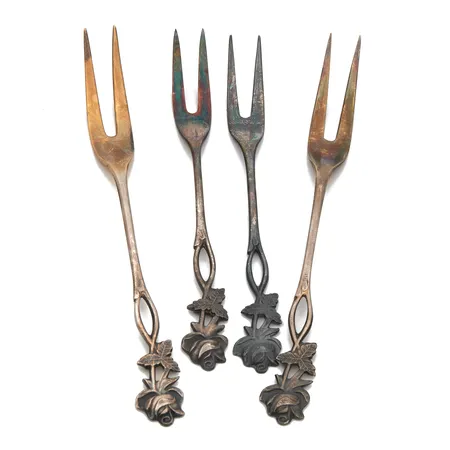 Neljä leikkelehaarukkaa, Ruusu, kaiverrettu, pituus 123-141mm, 830,  Paino: 40,7 g