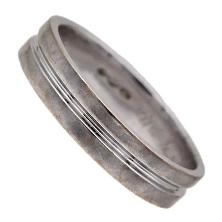 Kuvioitu sormus, kaiverrettu, koko 20¼, valkokulta 585, Paino: 6,5 g