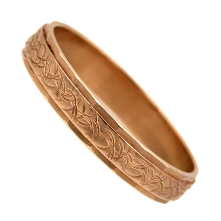 Kuvioitu sormus, koko 19½, nimileima SKY Ajan Kello, Veikko Skyttä ja Pojat, vuodelta 1986, 585, Paino: 3,4 g